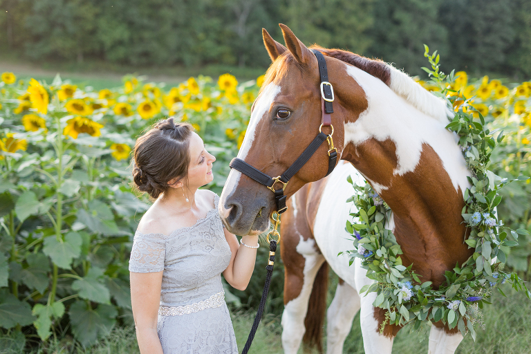 photoshoot with horse in sunflower field